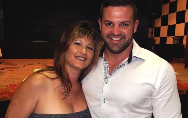 Die twee knap plaaslike kunstenaars, Magdel Spanellis en Pieta Botes